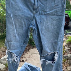 American Eagle Women's Distressed Jeans Size 6 Regular